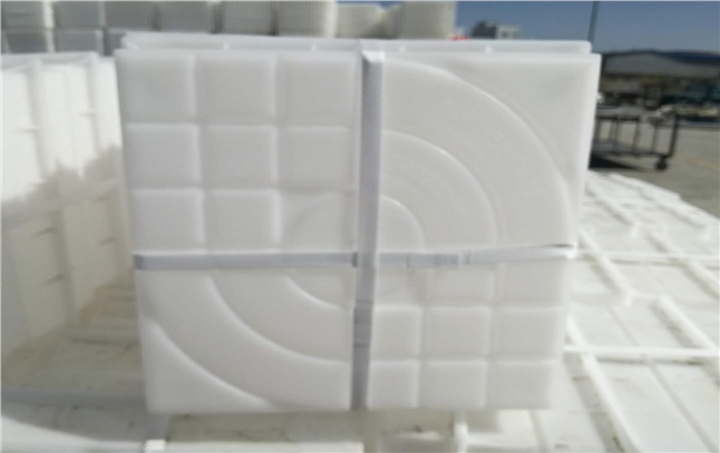 叶城客户去年订购彩砖塑料�e模具将近十万套