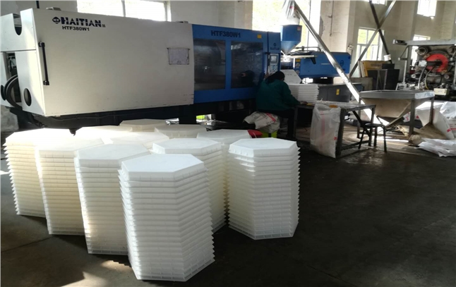 在水利工程中應用廣泛的六邊形塑料模具制品